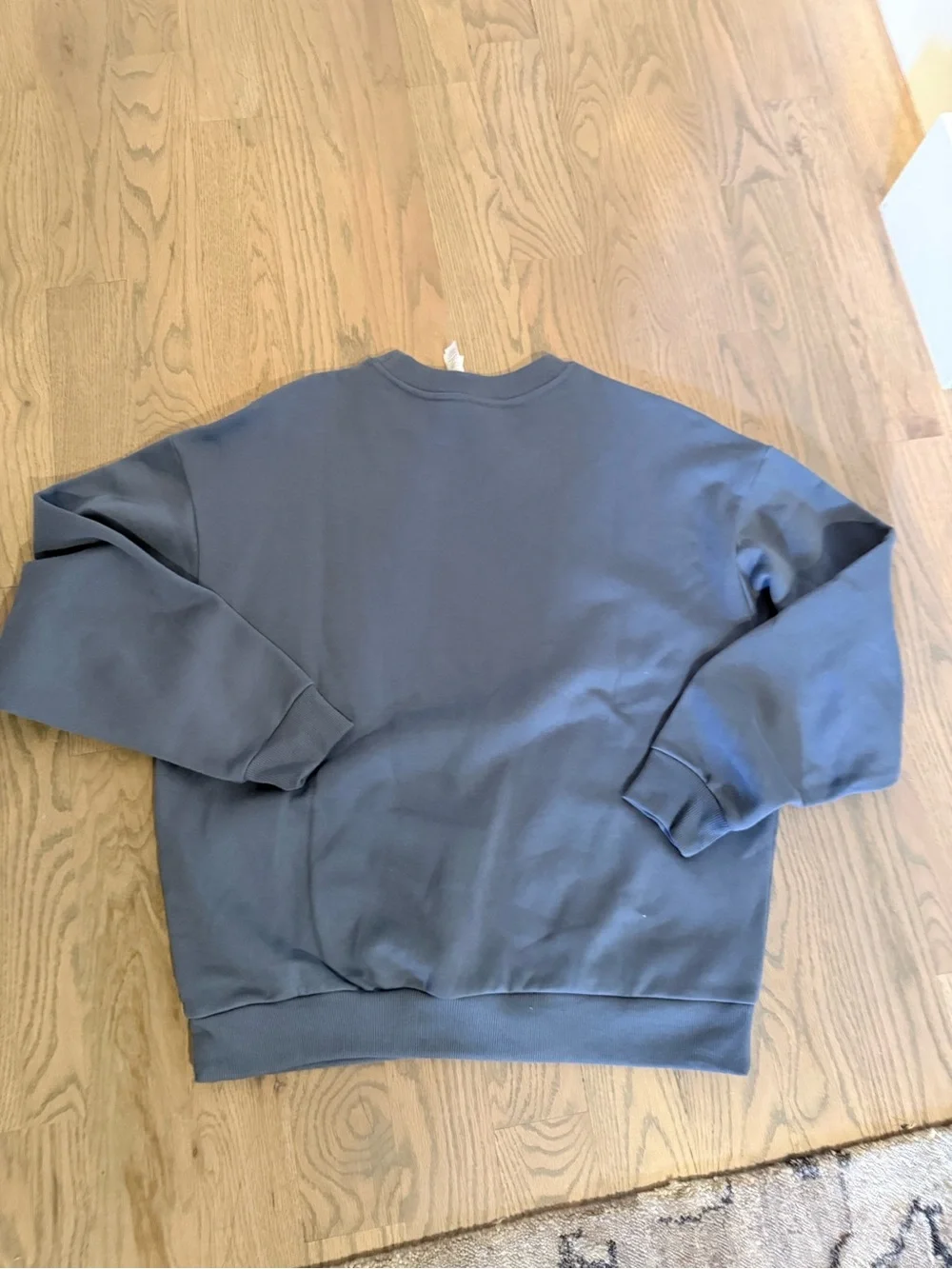 ALO Yoga Accolade Crewneck Sweatshirt in Bluestone